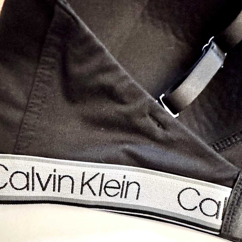 Calvin Klein Black Women's Bra size L - Picture 2 of 3